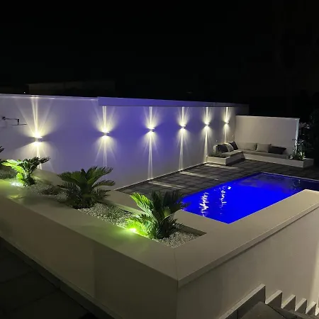 Villa Giuliana Luxury Home: Piscina, Solarium, Barbecue. A Pochi Passi Dal Mare Fontane Bianche