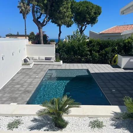 Giuliana Luxury Home: Piscina, Solarium, Barbecue. A Pochi Passi Dal Mare Villa