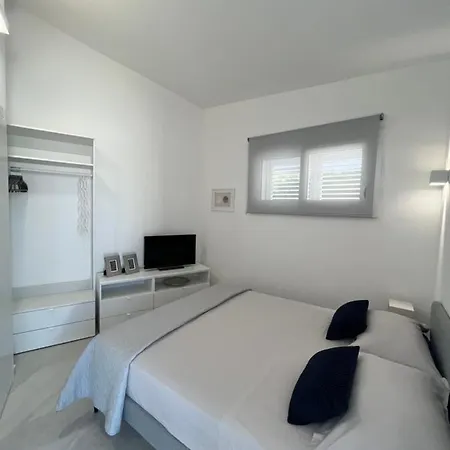 Giuliana Luxury Home: Piscina, Solarium, Barbecue. A Pochi Passi Dal Mare Fontane Bianche