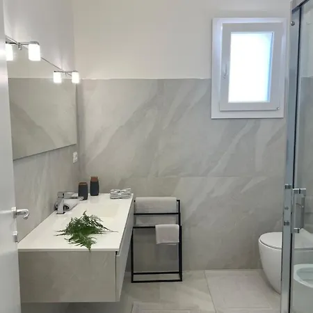 Villa Giuliana Luxury Home: Piscina, Solarium, Barbecue. A Pochi Passi Dal Mare